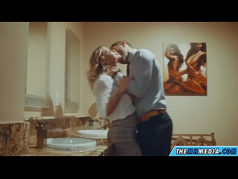 ❤️ Khi một cô gái tóc vàng busty quyến rũ bạn trong một nhà vệ sinh công cộng ️ Siêu khiêu dâm tại chúng tôi% vi.mrvideospornogratis.ru%
